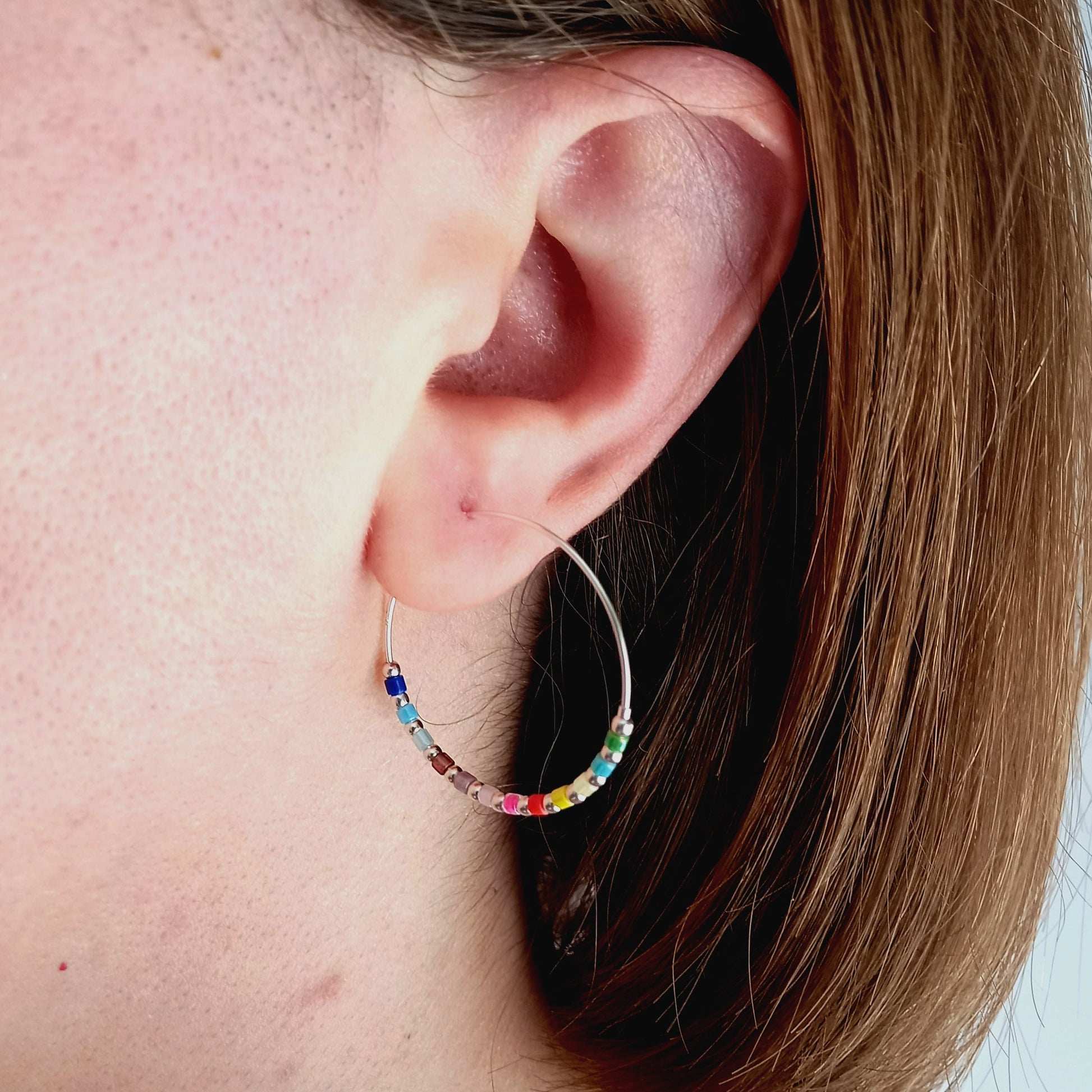 Boucles d’oreilles arc-en-ciel argentées de taille moyenne pour femme - Nicte