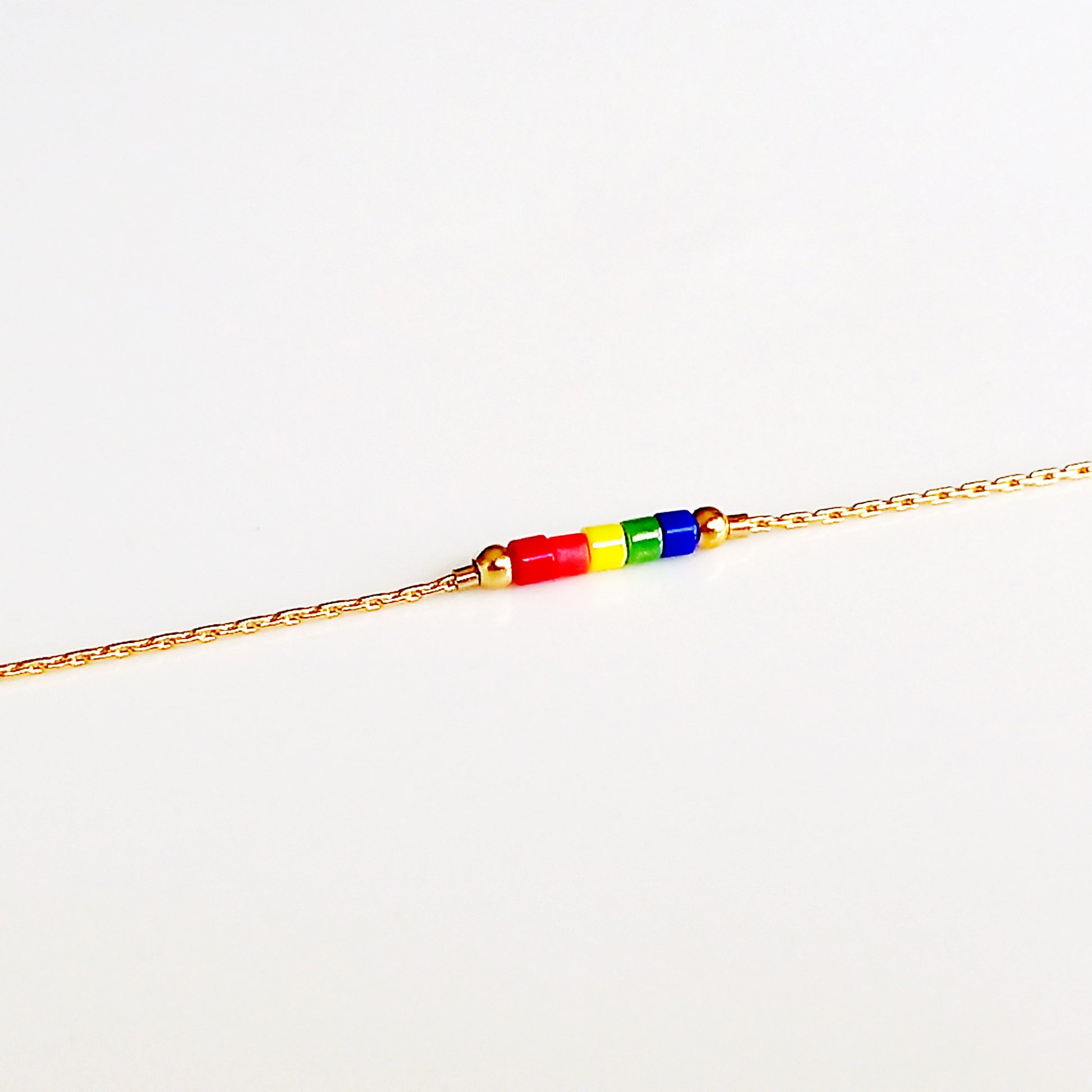 Collier court miyuki arc-en-ciel rempli d’or - Nicte