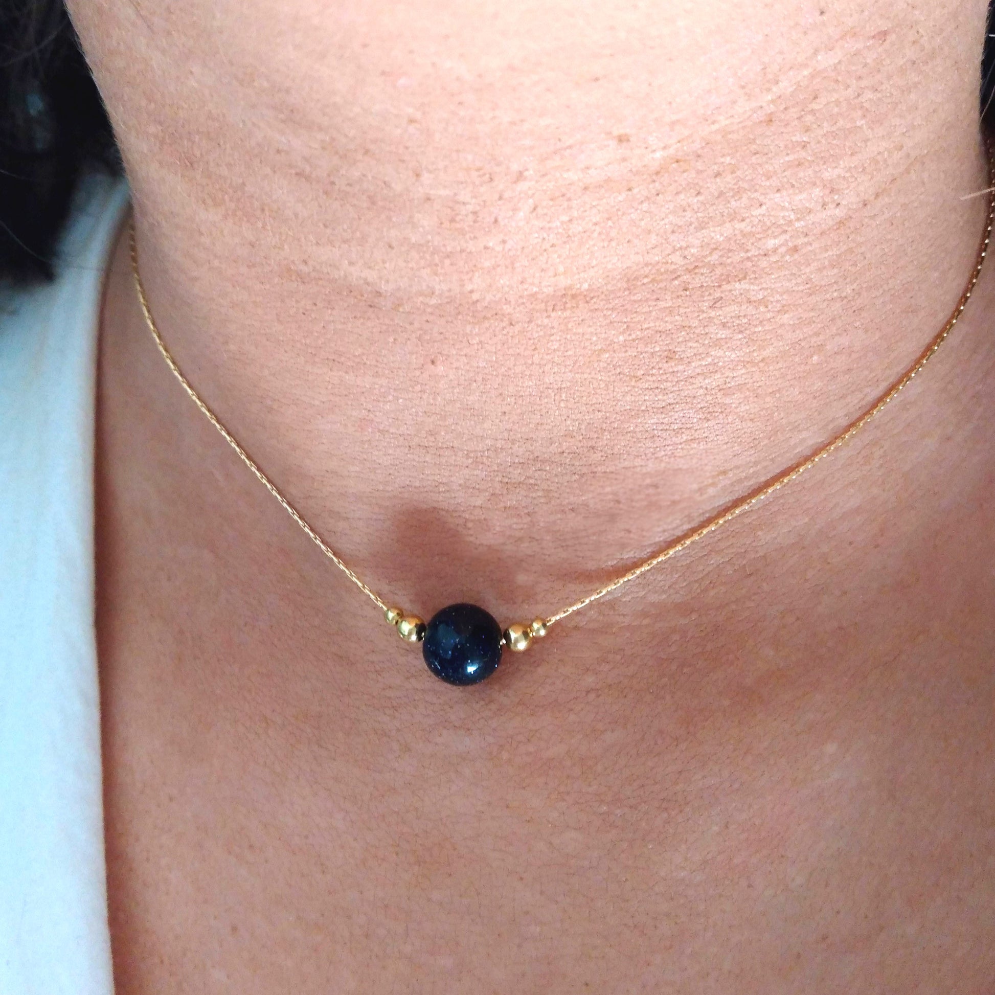 Collier en cristal d’or de boule de goldstone - Nicte