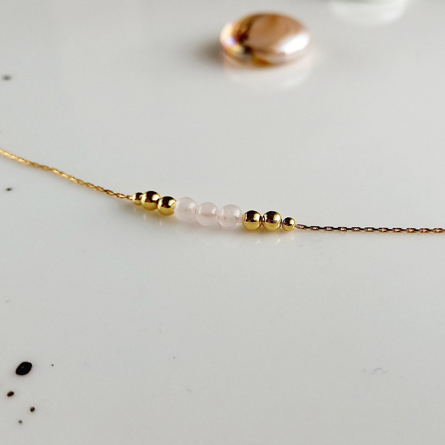 Collier ras de cou perlé en quartz rose doré - Nicte