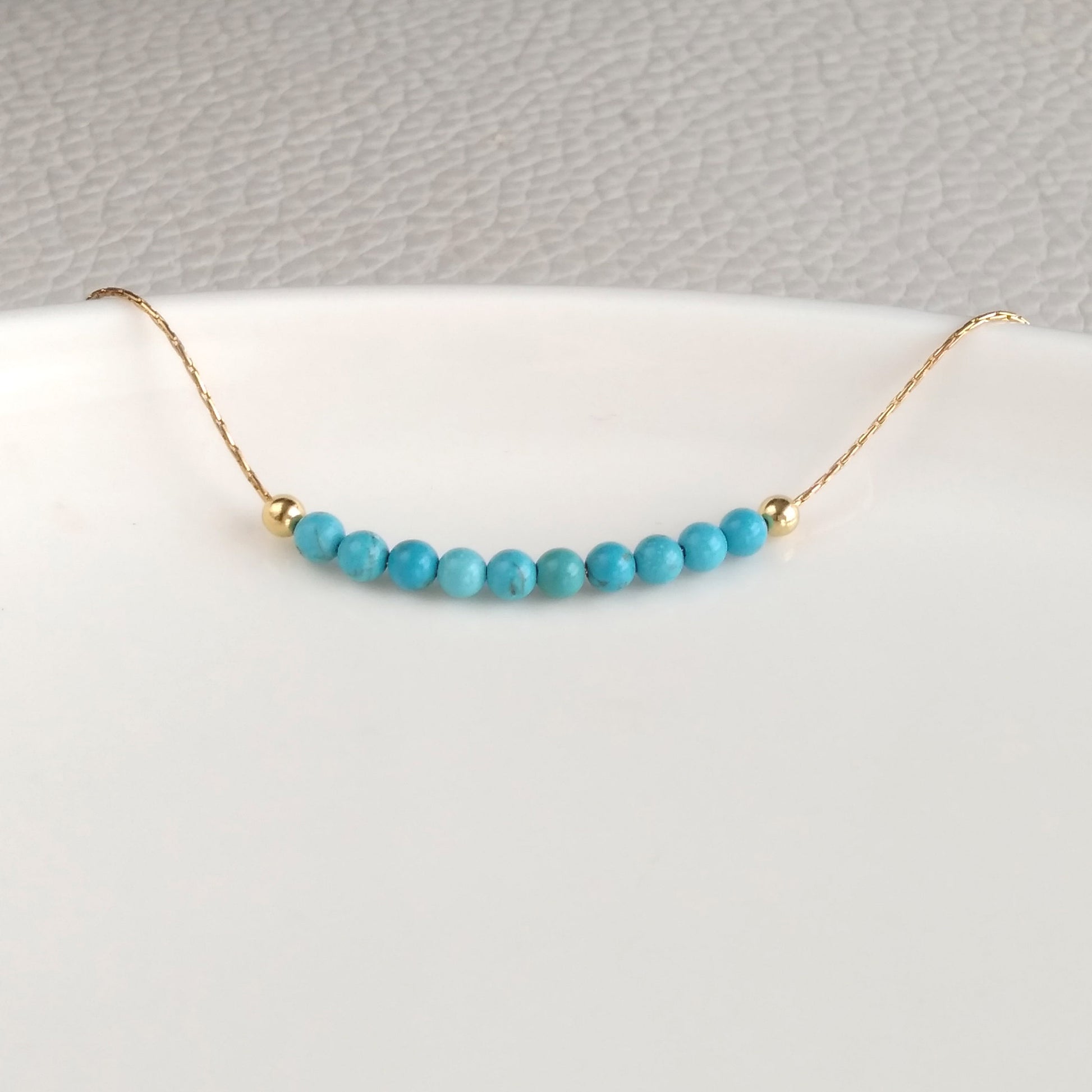 Collier turquoise perlé d’or - Nicte