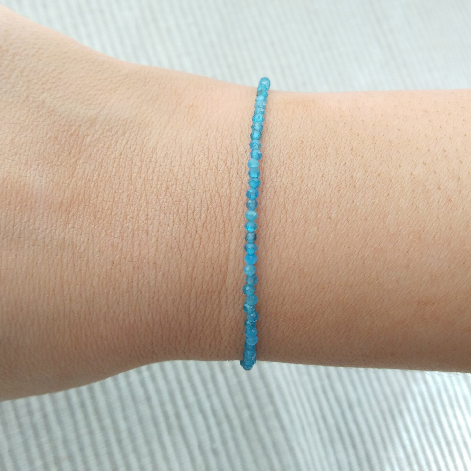 Bracelet bleu de clarté d'apatite - Nicte