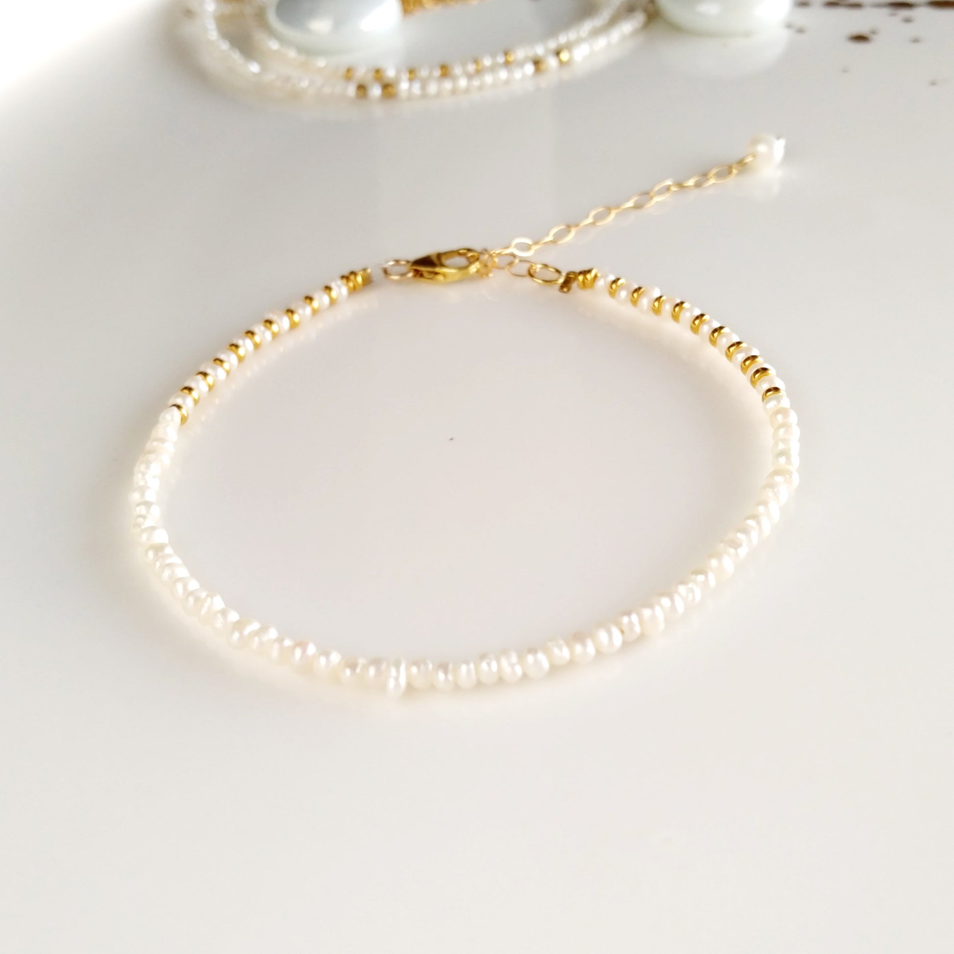 Bracelet de perles petites d'or pour femme - Nicte