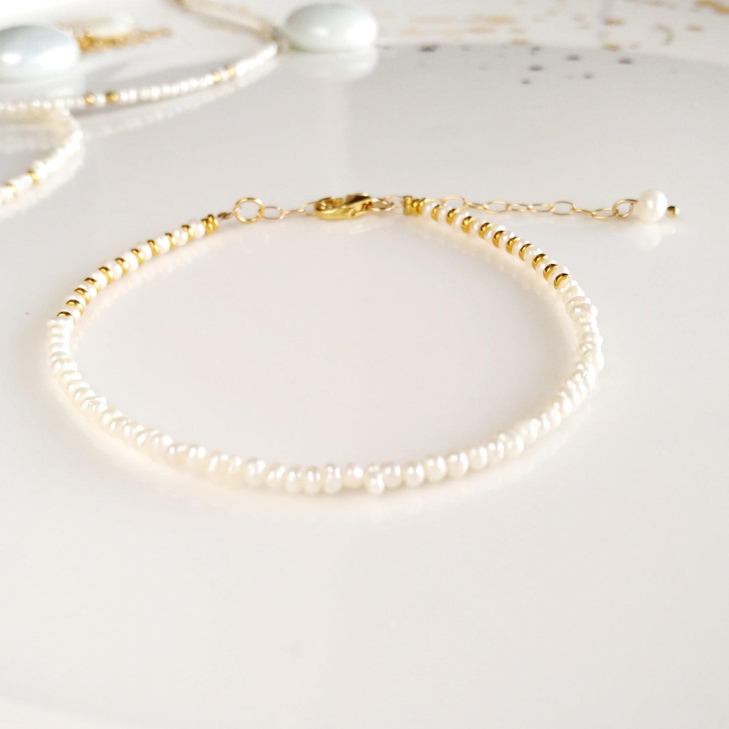 Bracelet de perles petites d'or pour femme - Nicte