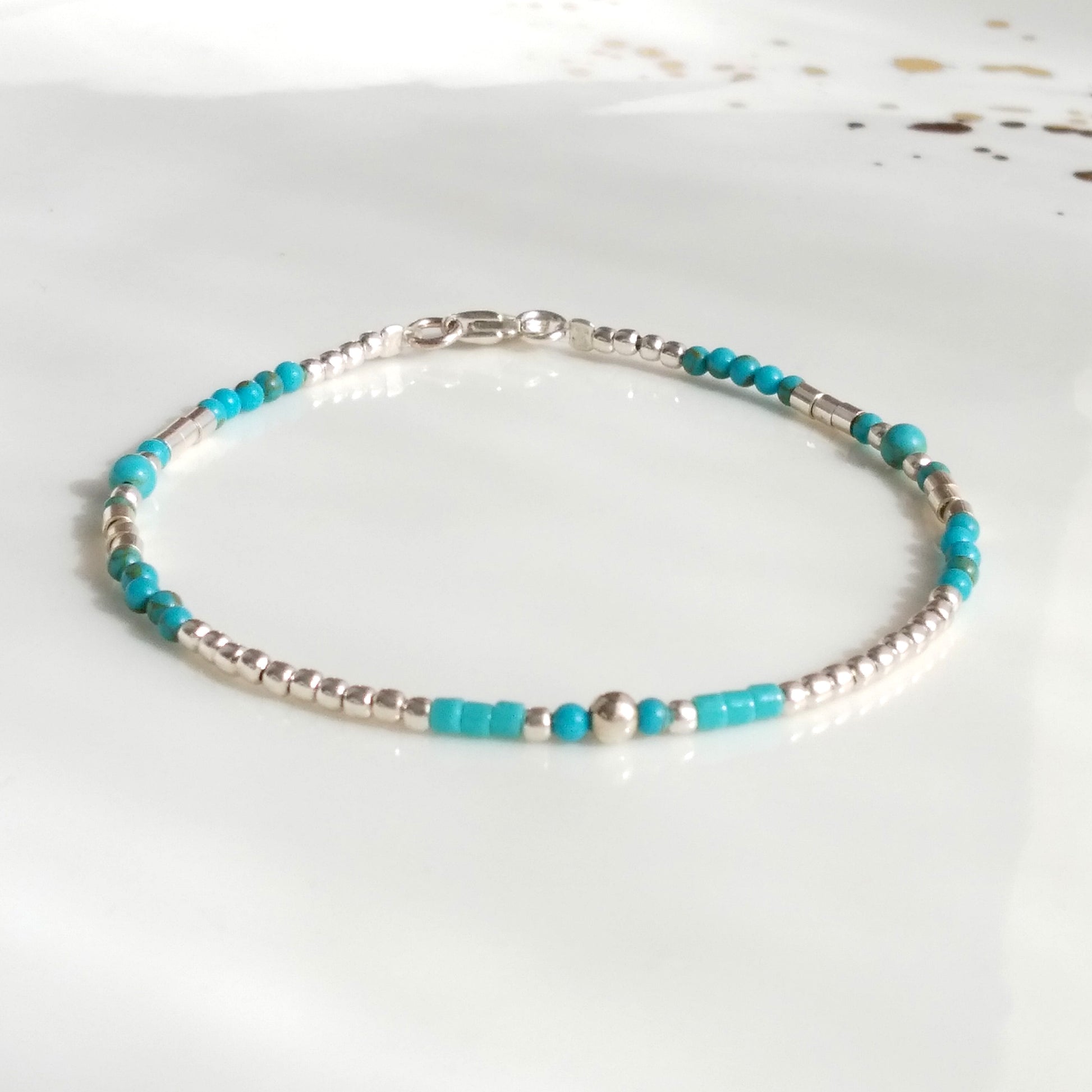 Bracelet de superposition de turquoise argentée - Nicte