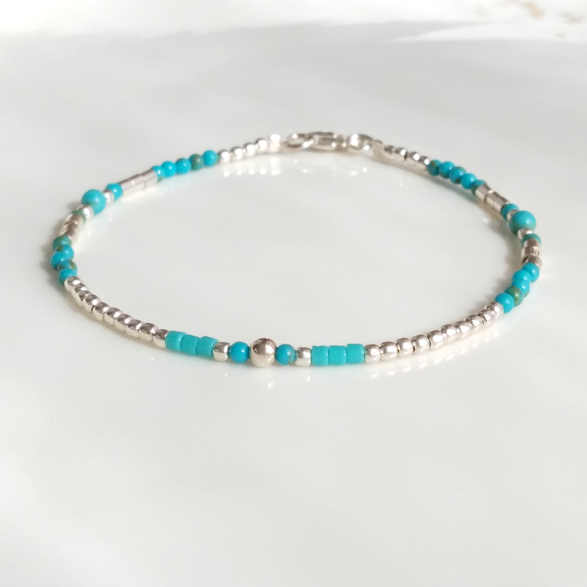 Bracelet de superposition de turquoise argentée - Nicte