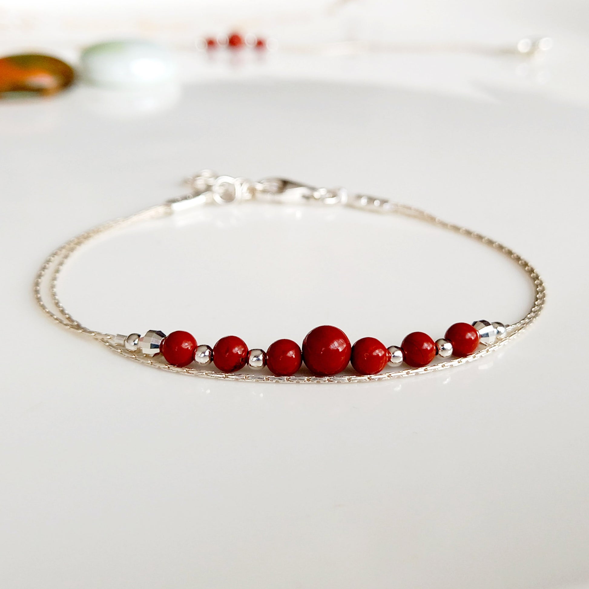 Bracelet minimal de jaspe rouge argenté - Nicte