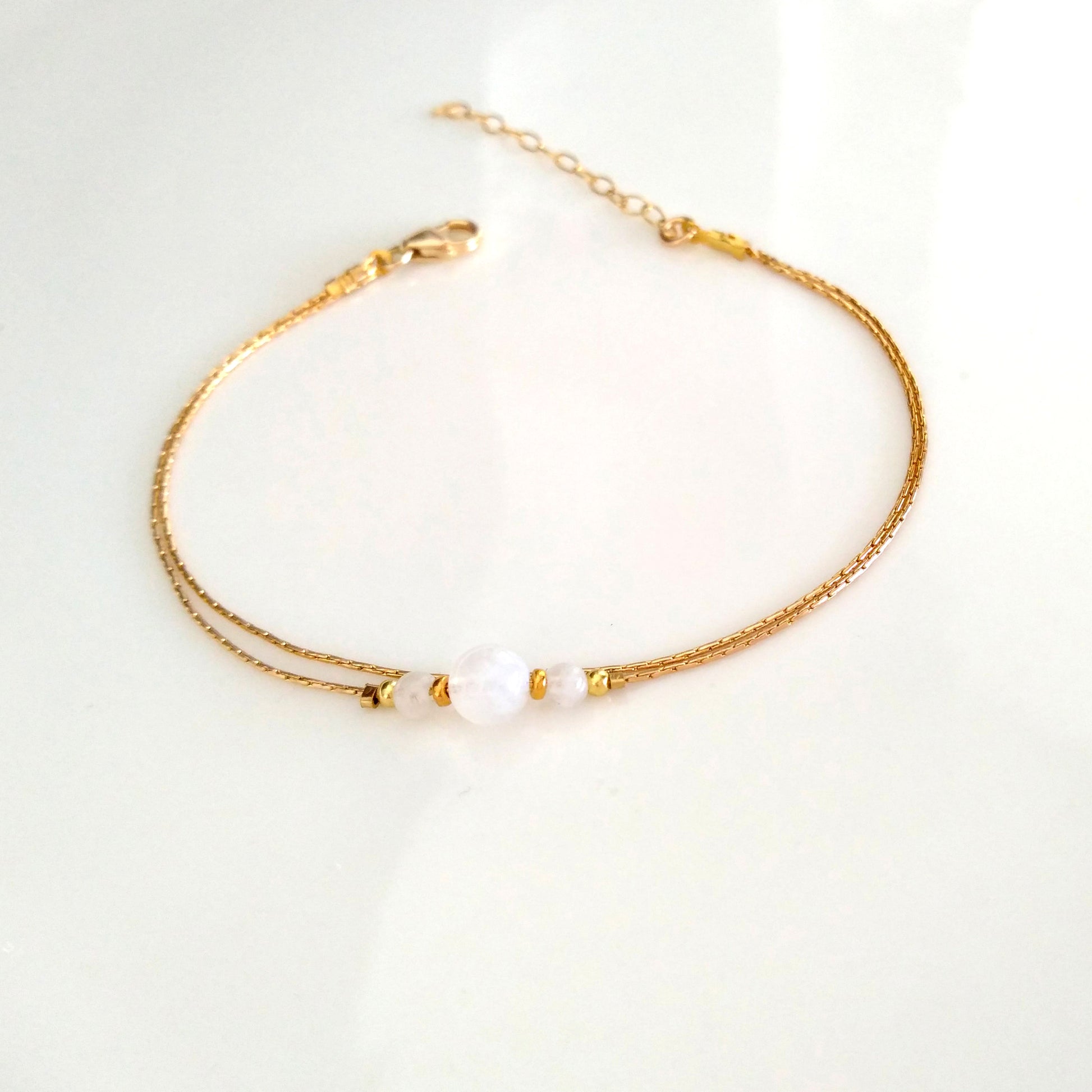 Bracelet minimal de pierre de lune d'or - Nicte