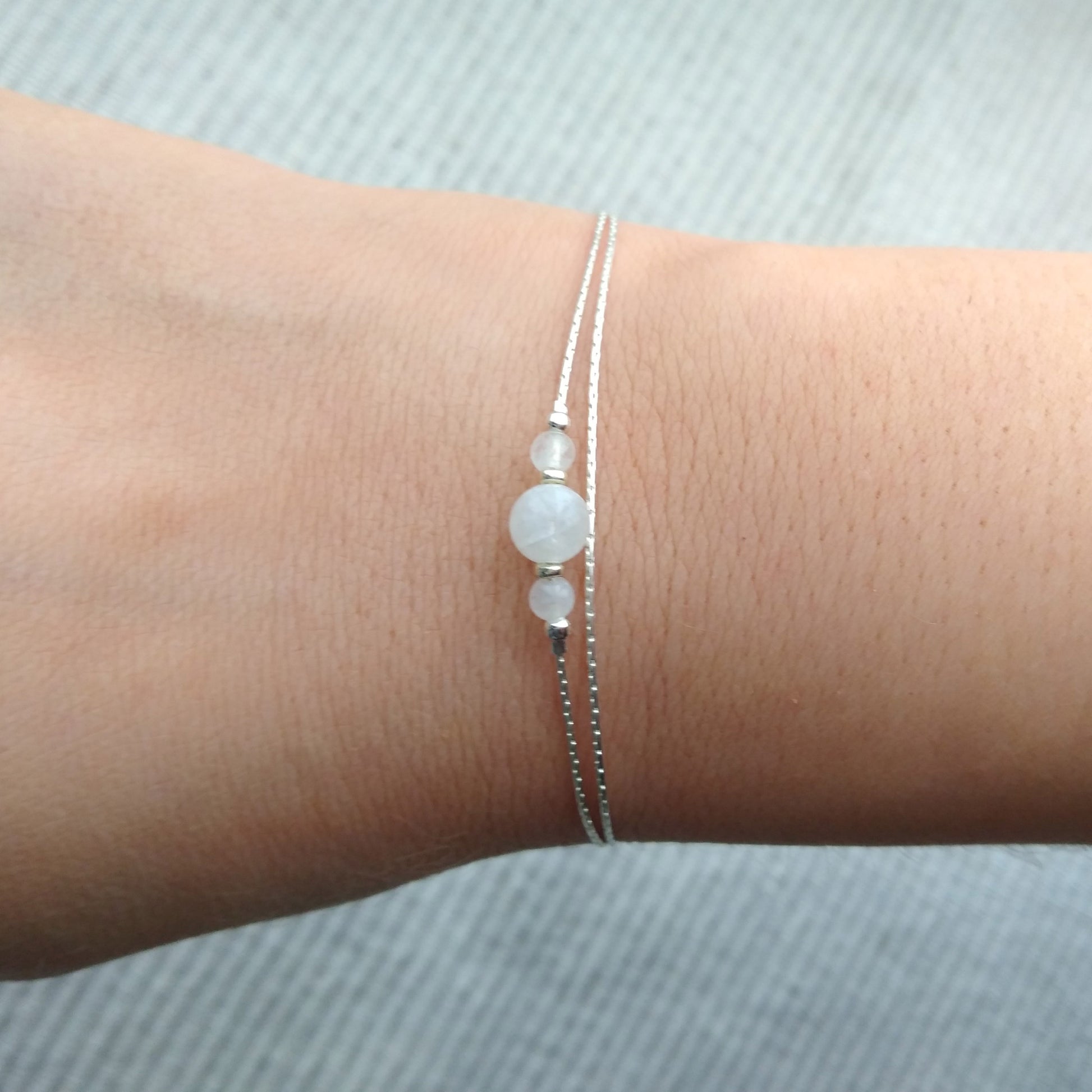 Bracelet minimal en pierre de lune et argent - Nicte