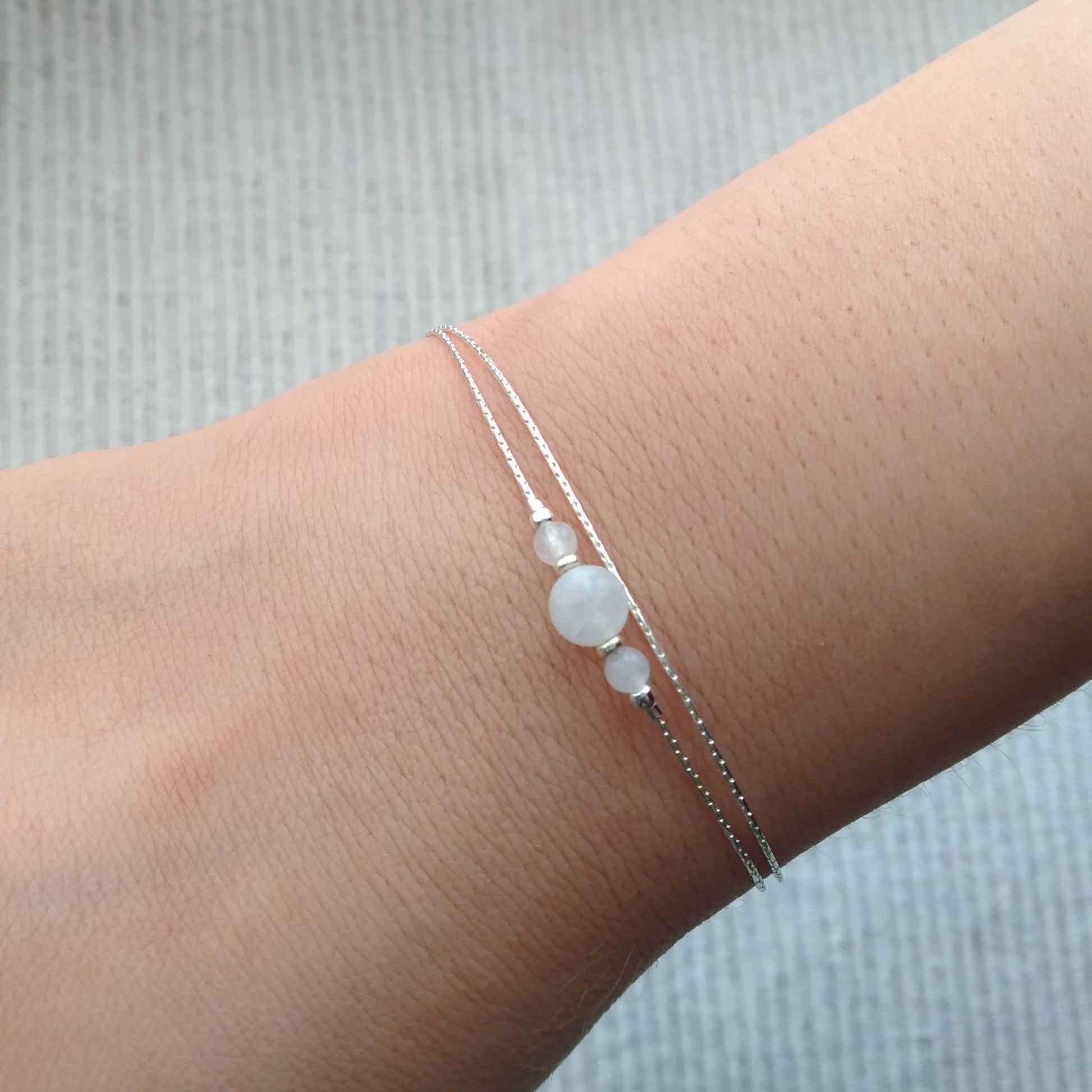 Bracelet minimal en pierre de lune et argent - Nicte