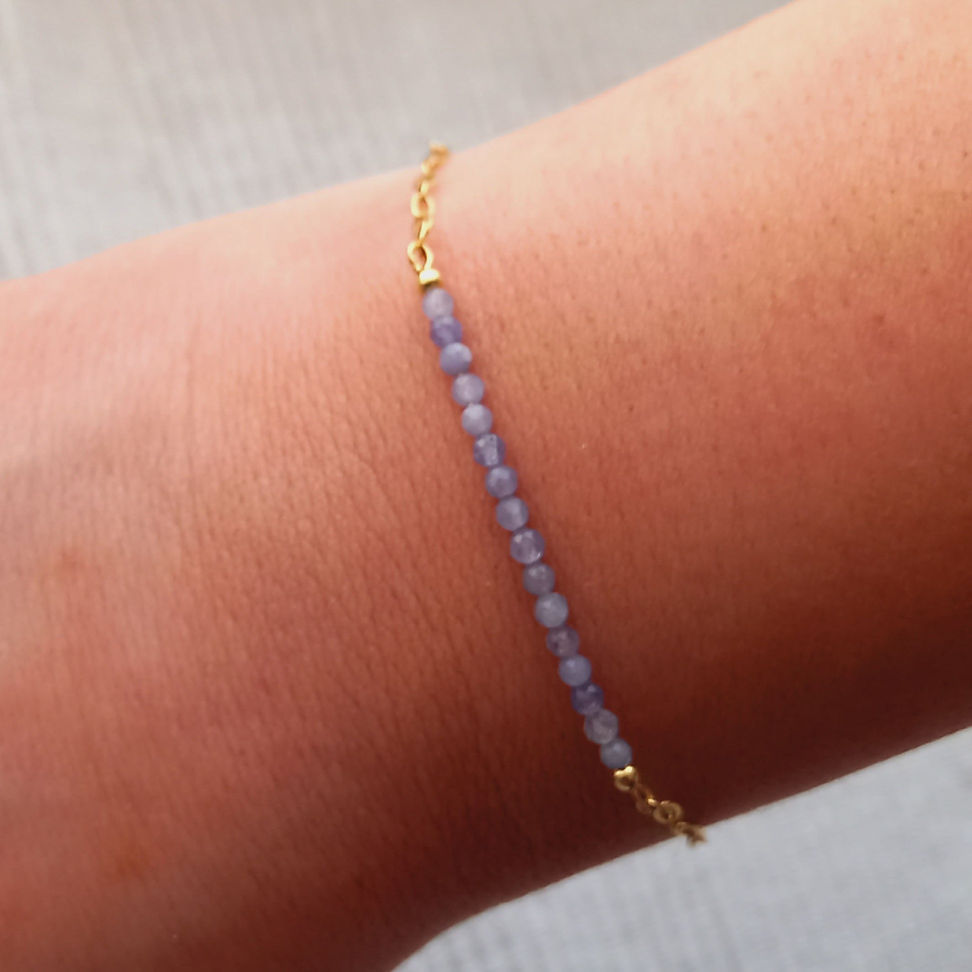 Bracelet tanzanite enchaîné rempli d'or - Nicte